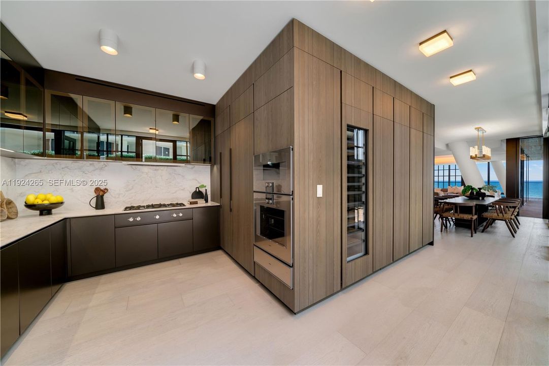 На продажу: $13,500,000 (3 спален, 3 ванн, 3136 Квадратных фут)