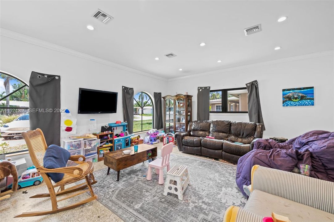 For Sale: $1,625,496 (6 beds, 4 baths, 4447 Square Feet)