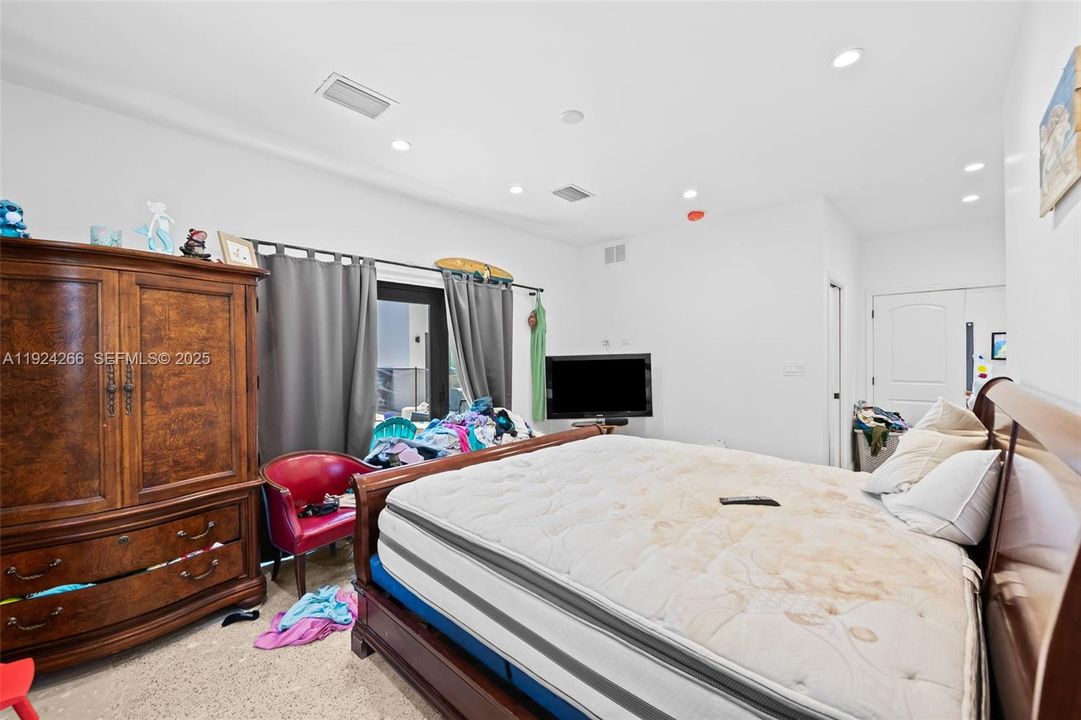 For Sale: $1,625,496 (6 beds, 4 baths, 4447 Square Feet)