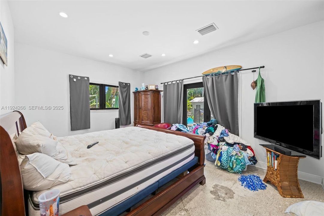 For Sale: $1,625,496 (6 beds, 4 baths, 4447 Square Feet)