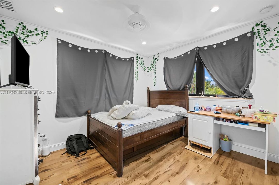 For Sale: $1,625,496 (6 beds, 4 baths, 4447 Square Feet)