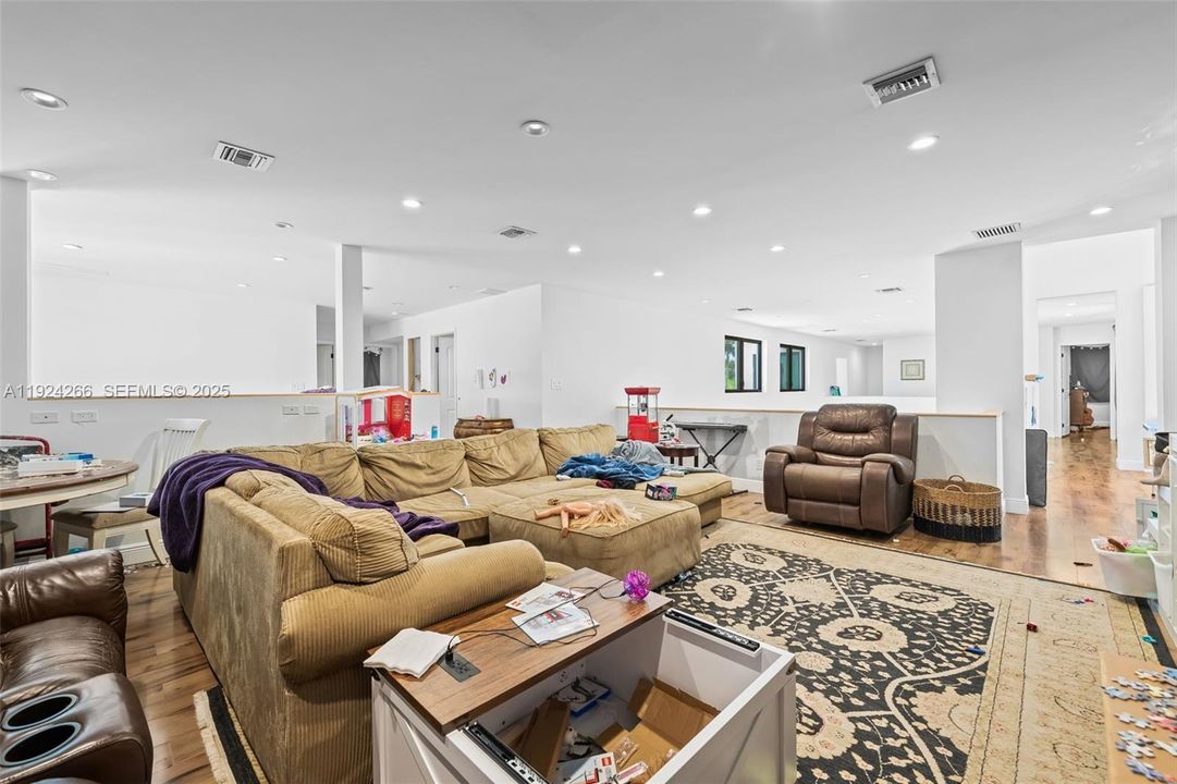 For Sale: $1,625,496 (6 beds, 4 baths, 4447 Square Feet)