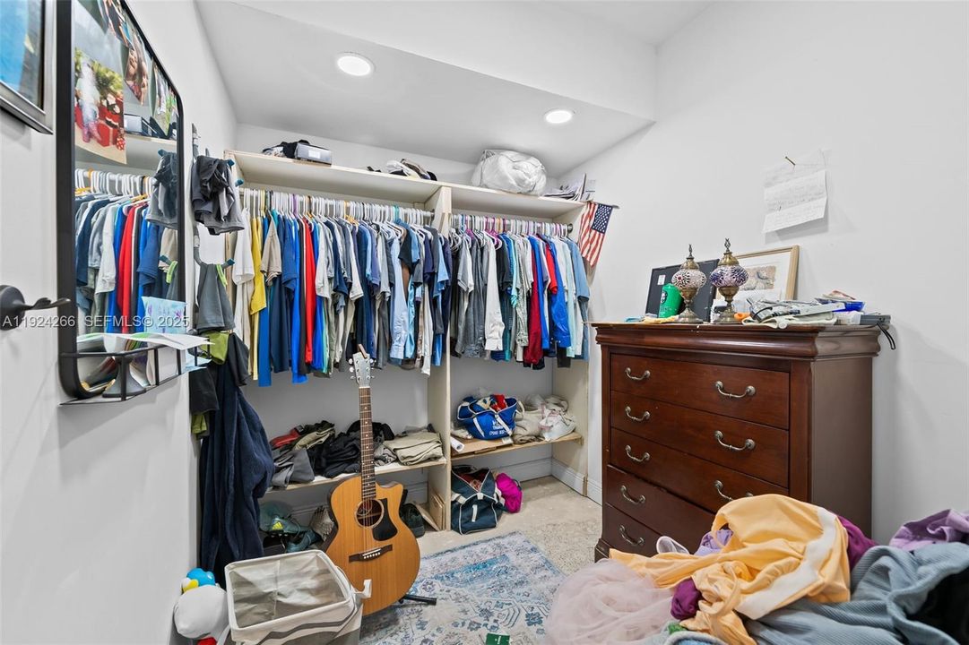 For Sale: $1,625,496 (6 beds, 4 baths, 4447 Square Feet)