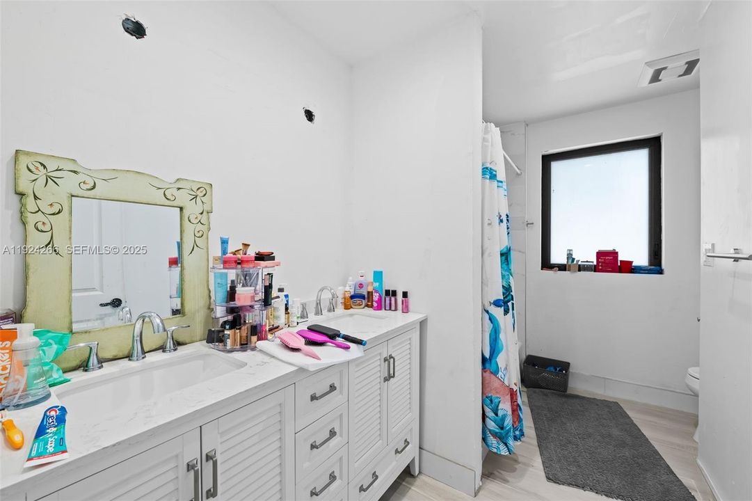 For Sale: $1,625,496 (6 beds, 4 baths, 4447 Square Feet)