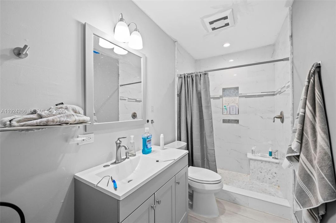 For Sale: $1,625,496 (6 beds, 4 baths, 4447 Square Feet)