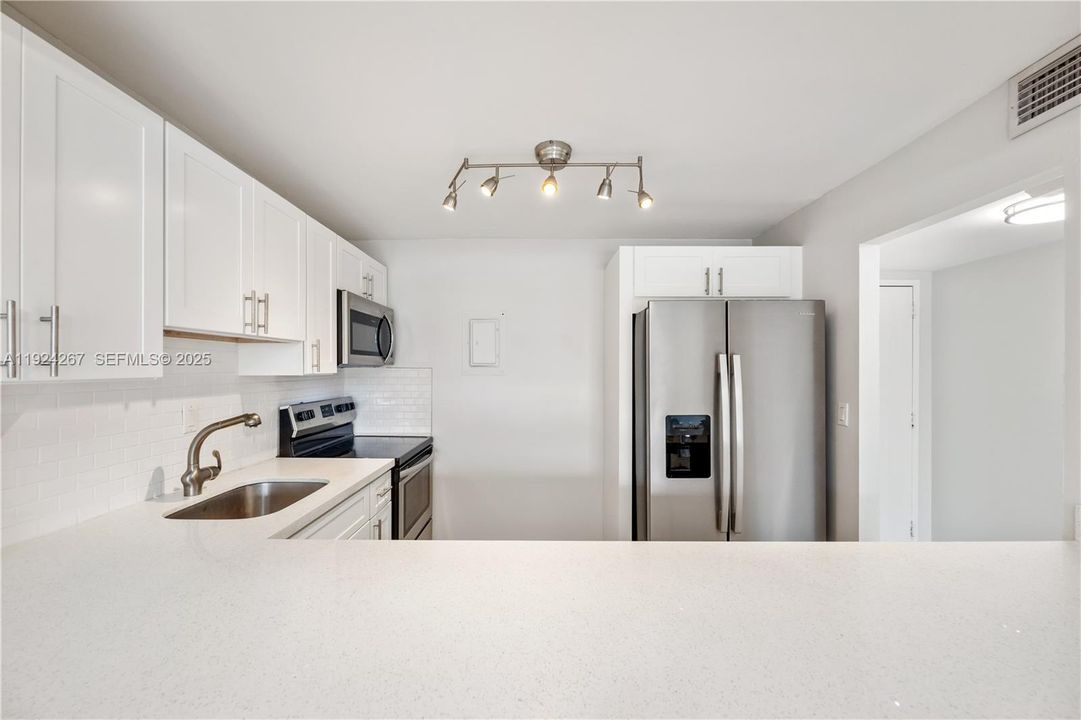 出租: $1,895 (1 贝兹, 1 浴室, 780 平方英尺)