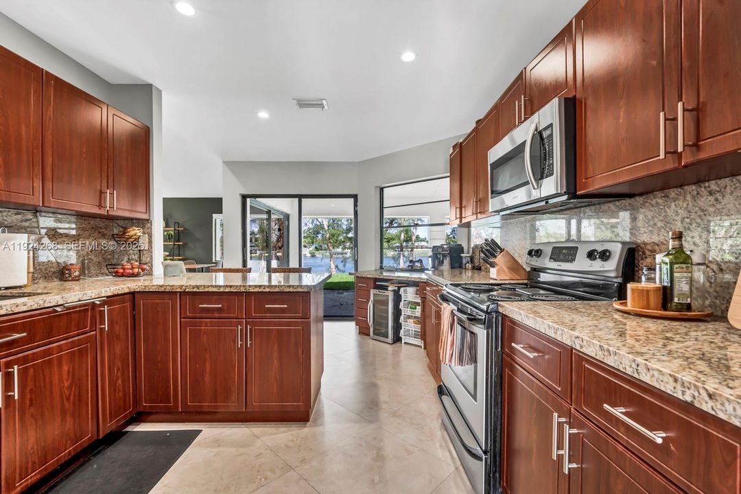 В аренду: $11,500 (5 спален, 4 ванн, 3453 Квадратных фут)