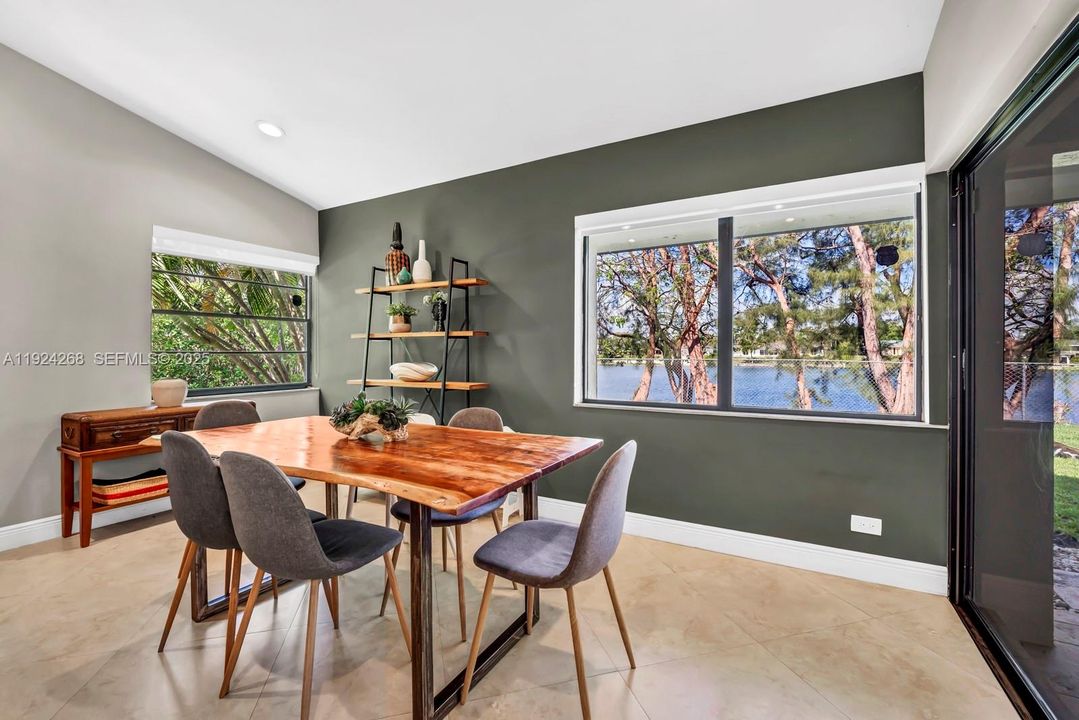 В аренду: $11,500 (5 спален, 4 ванн, 3453 Квадратных фут)