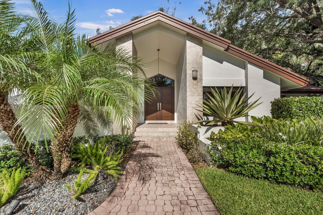 В аренду: $11,500 (5 спален, 4 ванн, 3453 Квадратных фут)