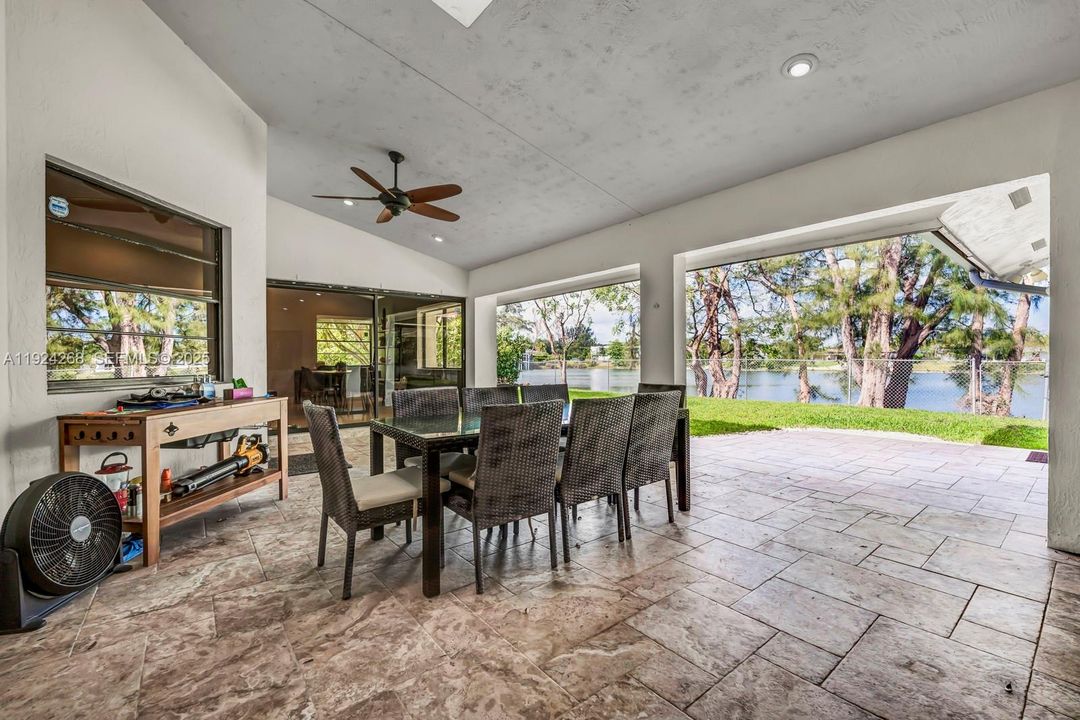 В аренду: $11,500 (5 спален, 4 ванн, 3453 Квадратных фут)