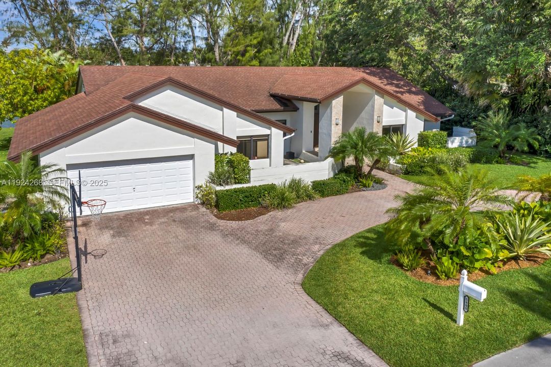 В аренду: $11,500 (5 спален, 4 ванн, 3453 Квадратных фут)