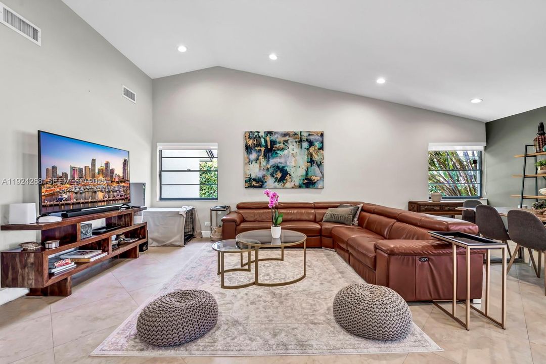 В аренду: $11,500 (5 спален, 4 ванн, 3453 Квадратных фут)