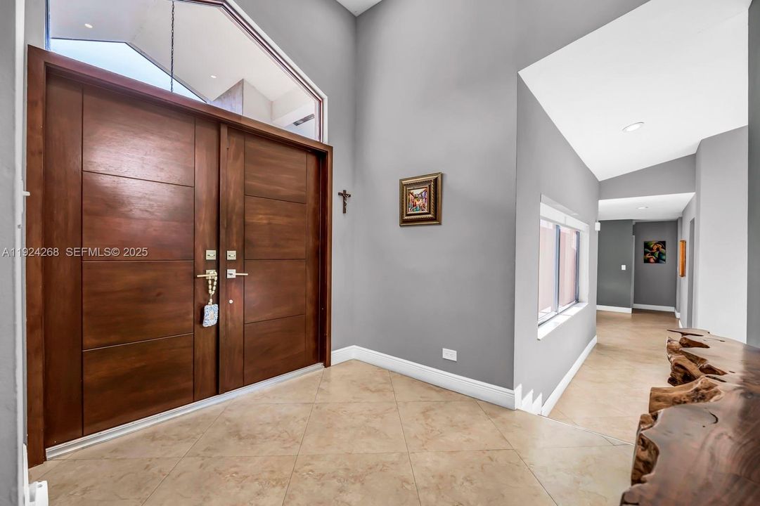 В аренду: $11,500 (5 спален, 4 ванн, 3453 Квадратных фут)