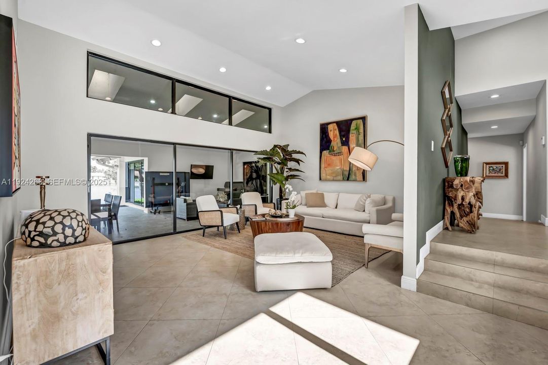 В аренду: $11,500 (5 спален, 4 ванн, 3453 Квадратных фут)