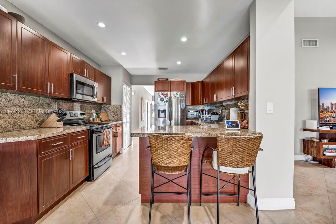 В аренду: $11,500 (5 спален, 4 ванн, 3453 Квадратных фут)