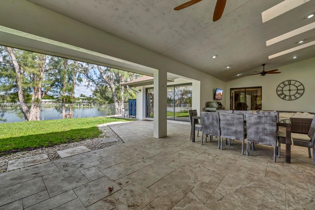 В аренду: $11,500 (5 спален, 4 ванн, 3453 Квадратных фут)