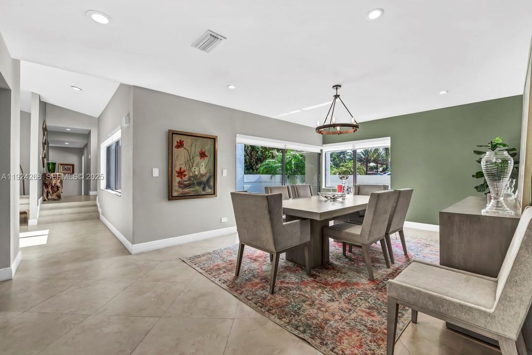 В аренду: $11,500 (5 спален, 4 ванн, 3453 Квадратных фут)