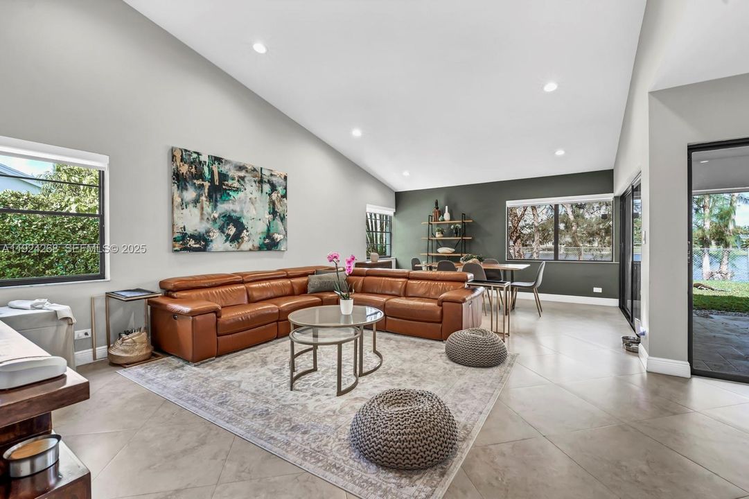 В аренду: $11,500 (5 спален, 4 ванн, 3453 Квадратных фут)