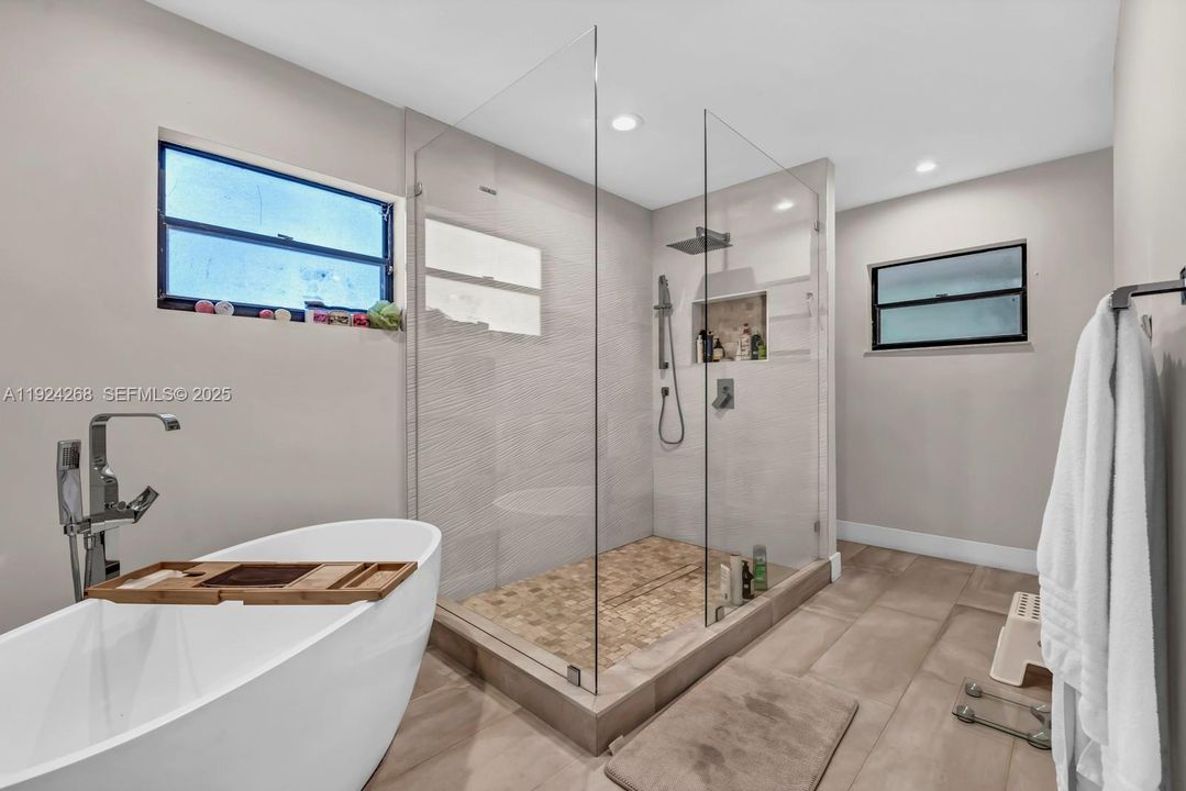 В аренду: $11,500 (5 спален, 4 ванн, 3453 Квадратных фут)