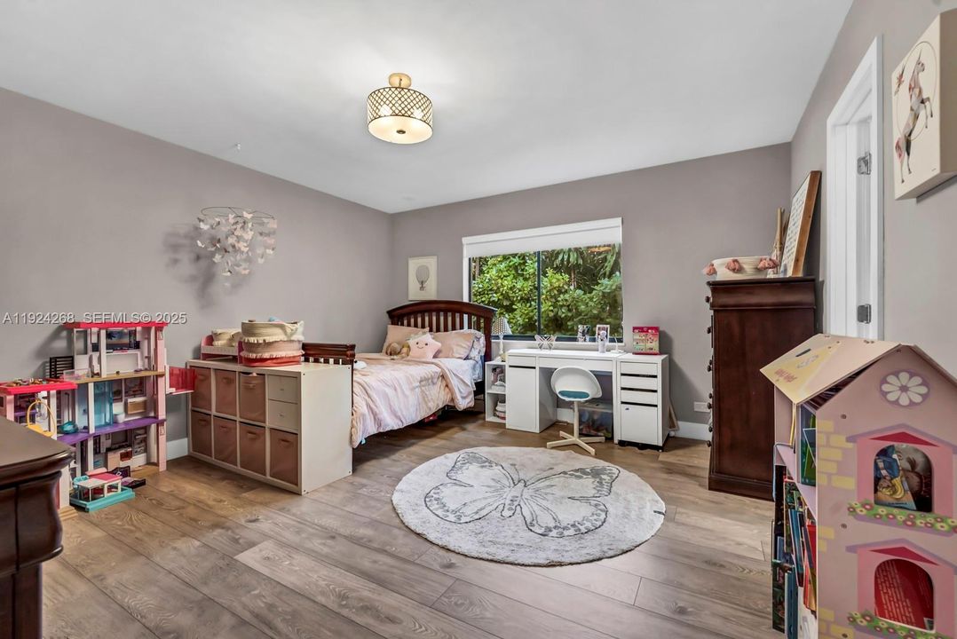 В аренду: $11,500 (5 спален, 4 ванн, 3453 Квадратных фут)