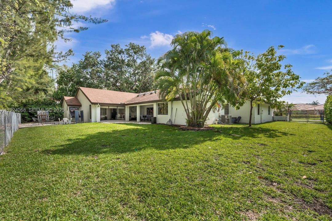 В аренду: $11,500 (5 спален, 4 ванн, 3453 Квадратных фут)