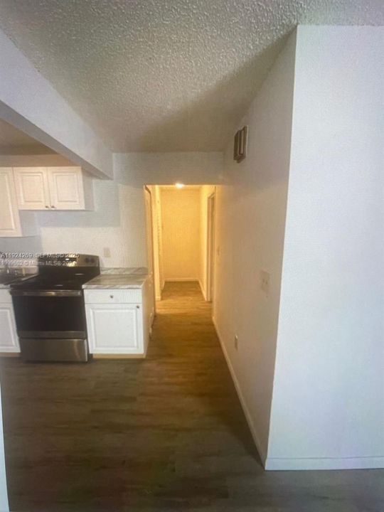 For Rent: $1,800 (1 beds, 1 baths, 870 Square Feet)