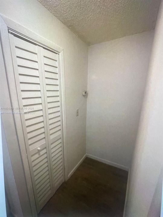 For Rent: $1,800 (1 beds, 1 baths, 870 Square Feet)