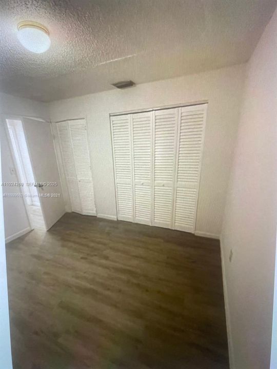 For Rent: $1,800 (1 beds, 1 baths, 870 Square Feet)