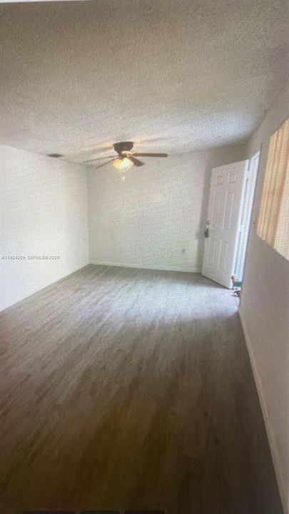 For Rent: $1,800 (1 beds, 1 baths, 870 Square Feet)