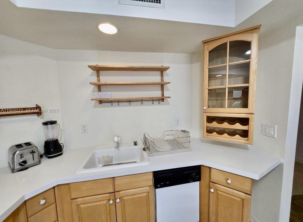 For Sale: $3,500 (1 beds, 2 baths, 1371 Square Feet)