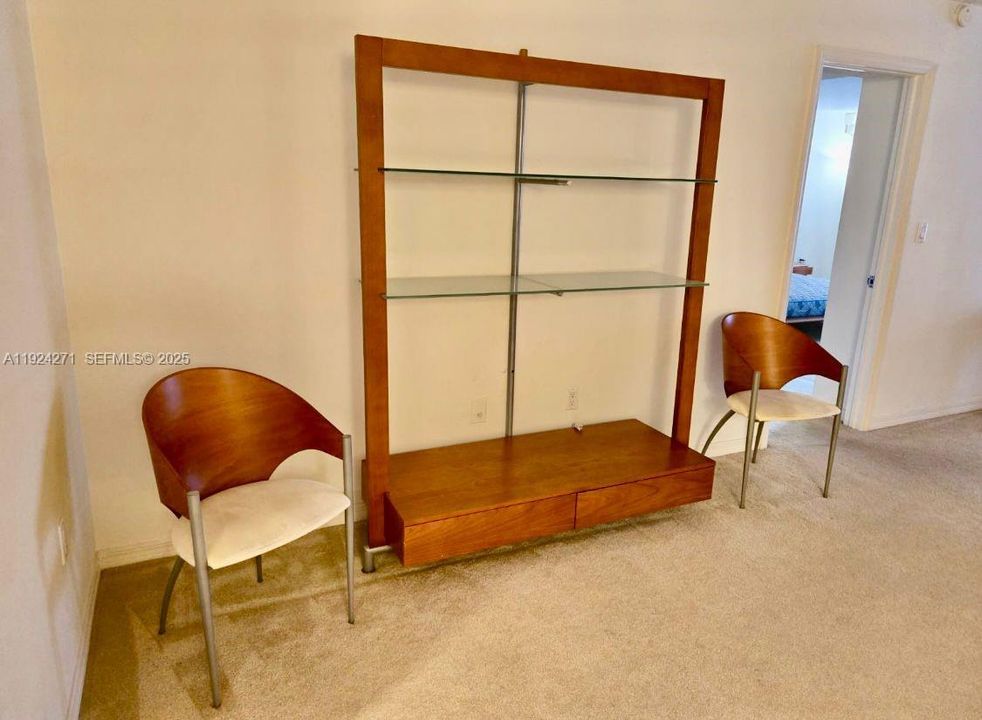 For Sale: $3,500 (1 beds, 2 baths, 1371 Square Feet)