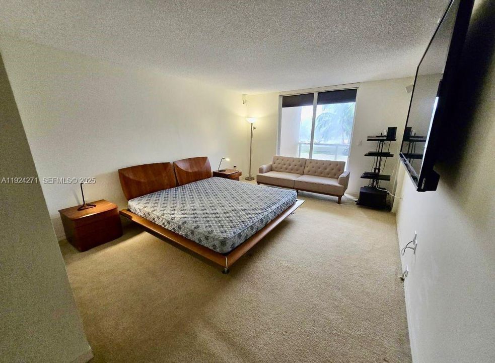 For Sale: $3,500 (1 beds, 2 baths, 1371 Square Feet)