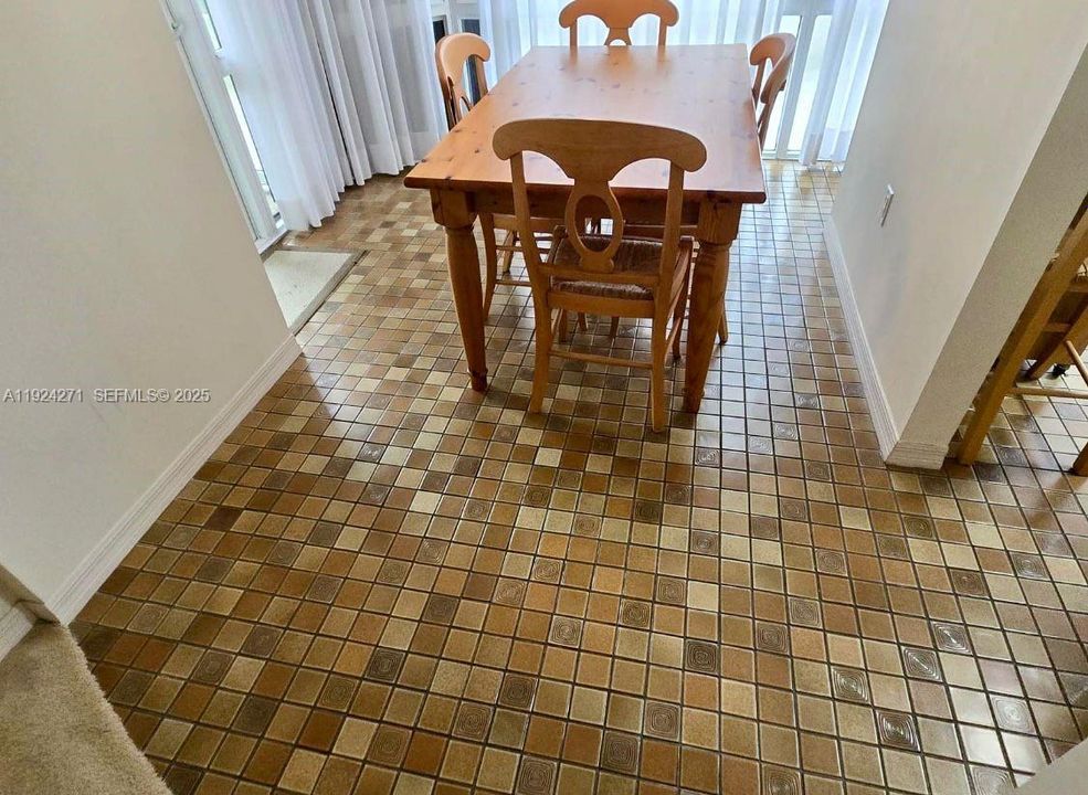 For Sale: $3,500 (1 beds, 2 baths, 1371 Square Feet)