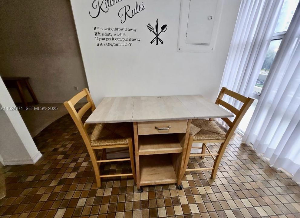 For Sale: $3,500 (1 beds, 2 baths, 1371 Square Feet)