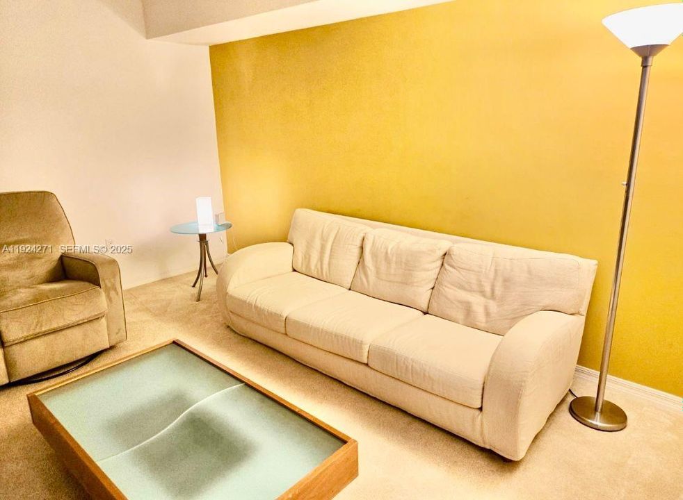 For Sale: $3,500 (1 beds, 2 baths, 1371 Square Feet)