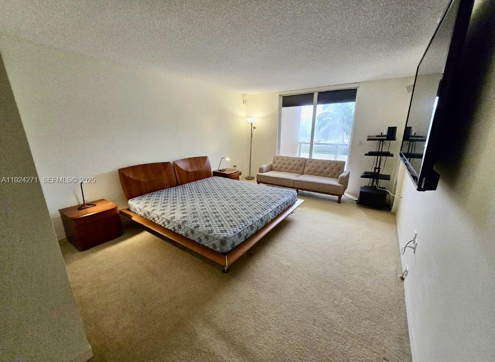 For Sale: $3,500 (1 beds, 2 baths, 1371 Square Feet)