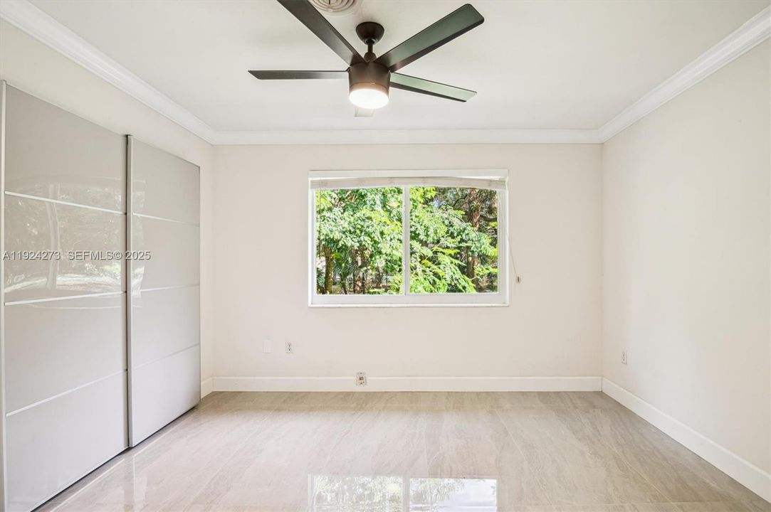 Double wide door opening, wheelchair accessible