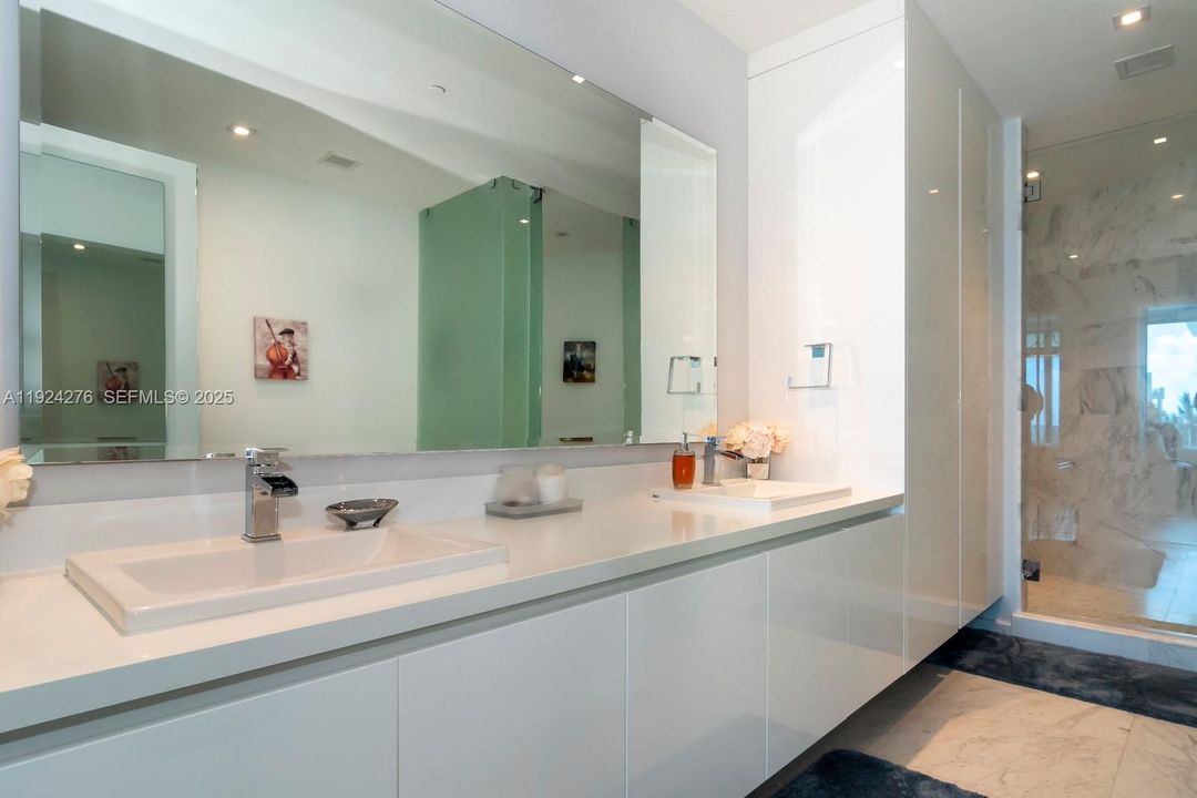 出租: $24,000 (4 贝兹, 4 浴室, 3214 平方英尺)