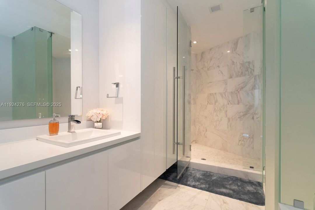 出租: $24,000 (4 贝兹, 4 浴室, 3214 平方英尺)