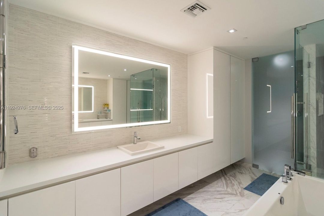 出租: $24,000 (4 贝兹, 4 浴室, 3214 平方英尺)