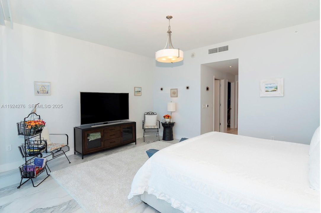 出租: $24,000 (4 贝兹, 4 浴室, 3214 平方英尺)