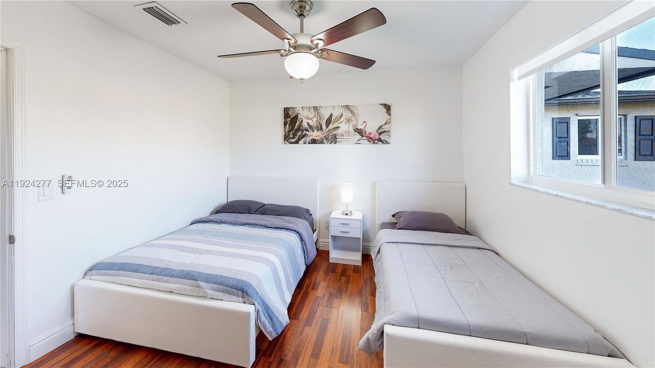 На продажу: $699,900 (4 спален, 2 ванн, 1664 Квадратных фут)