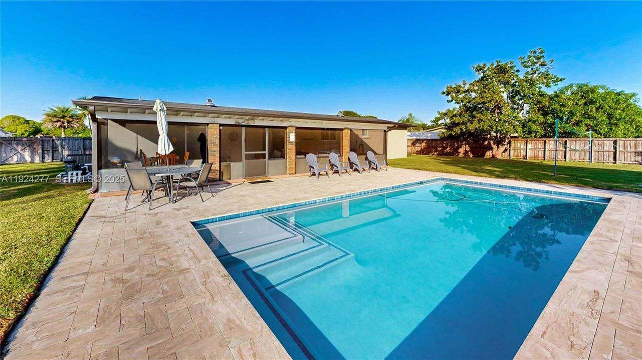 На продажу: $699,900 (4 спален, 2 ванн, 1664 Квадратных фут)