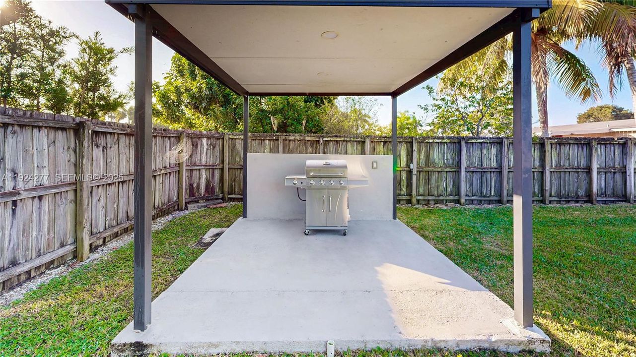 На продажу: $699,900 (4 спален, 2 ванн, 1664 Квадратных фут)