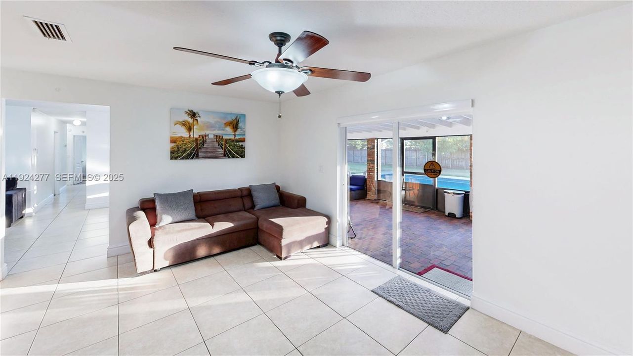 На продажу: $699,900 (4 спален, 2 ванн, 1664 Квадратных фут)