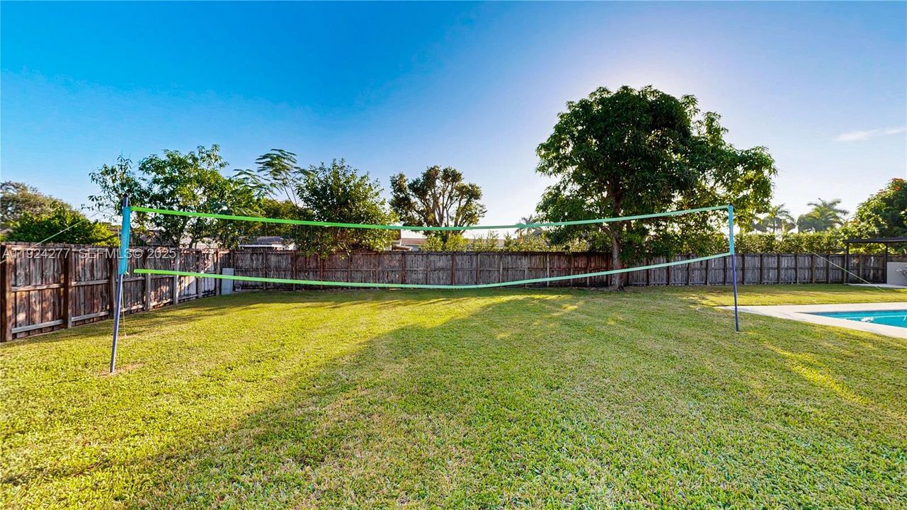 На продажу: $699,900 (4 спален, 2 ванн, 1664 Квадратных фут)