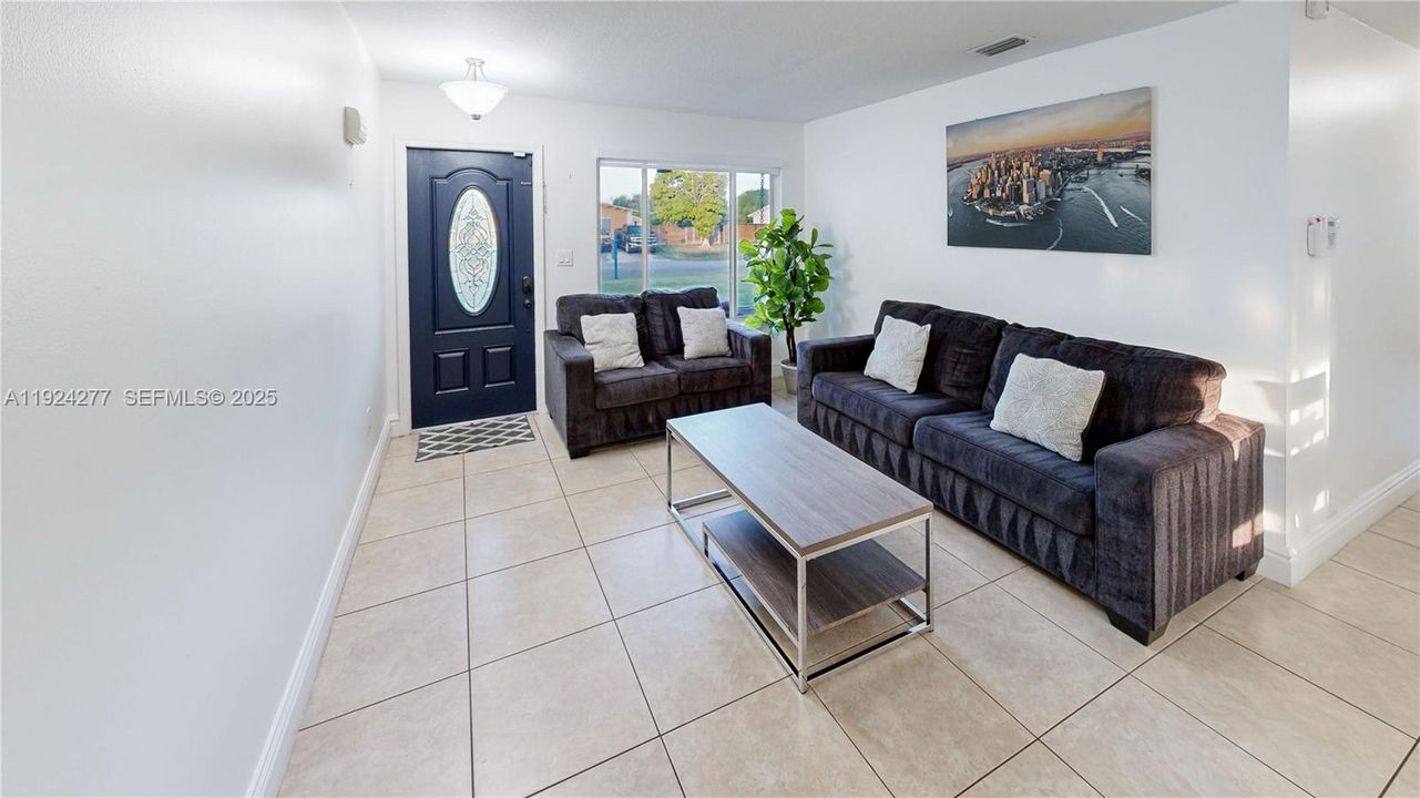 На продажу: $699,900 (4 спален, 2 ванн, 1664 Квадратных фут)