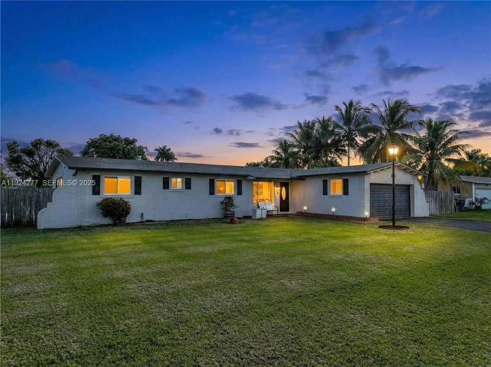 На продажу: $699,900 (4 спален, 2 ванн, 1664 Квадратных фут)