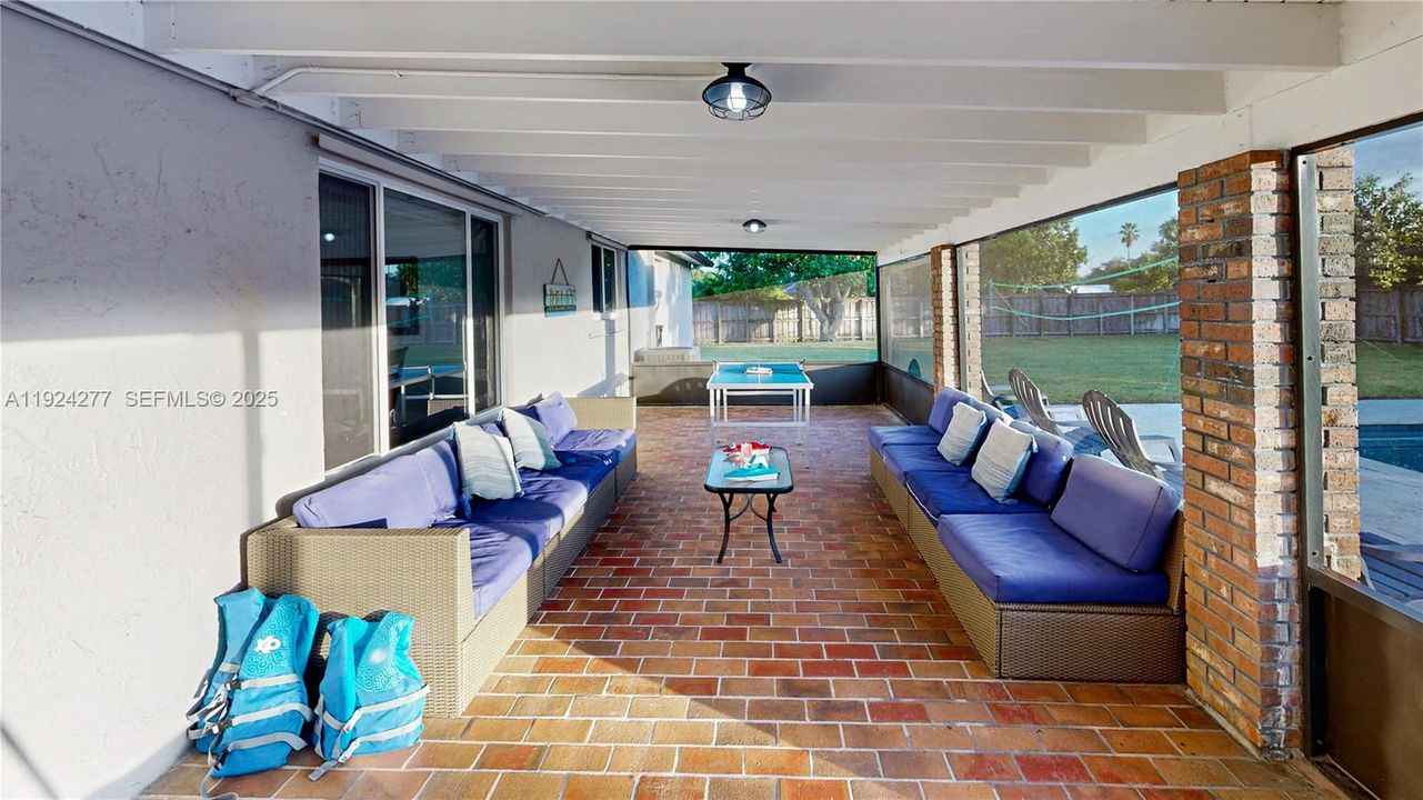 На продажу: $699,900 (4 спален, 2 ванн, 1664 Квадратных фут)