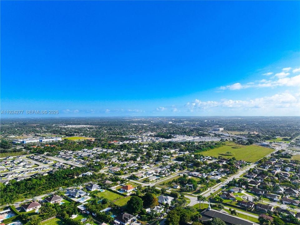 На продажу: $699,900 (4 спален, 2 ванн, 1664 Квадратных фут)